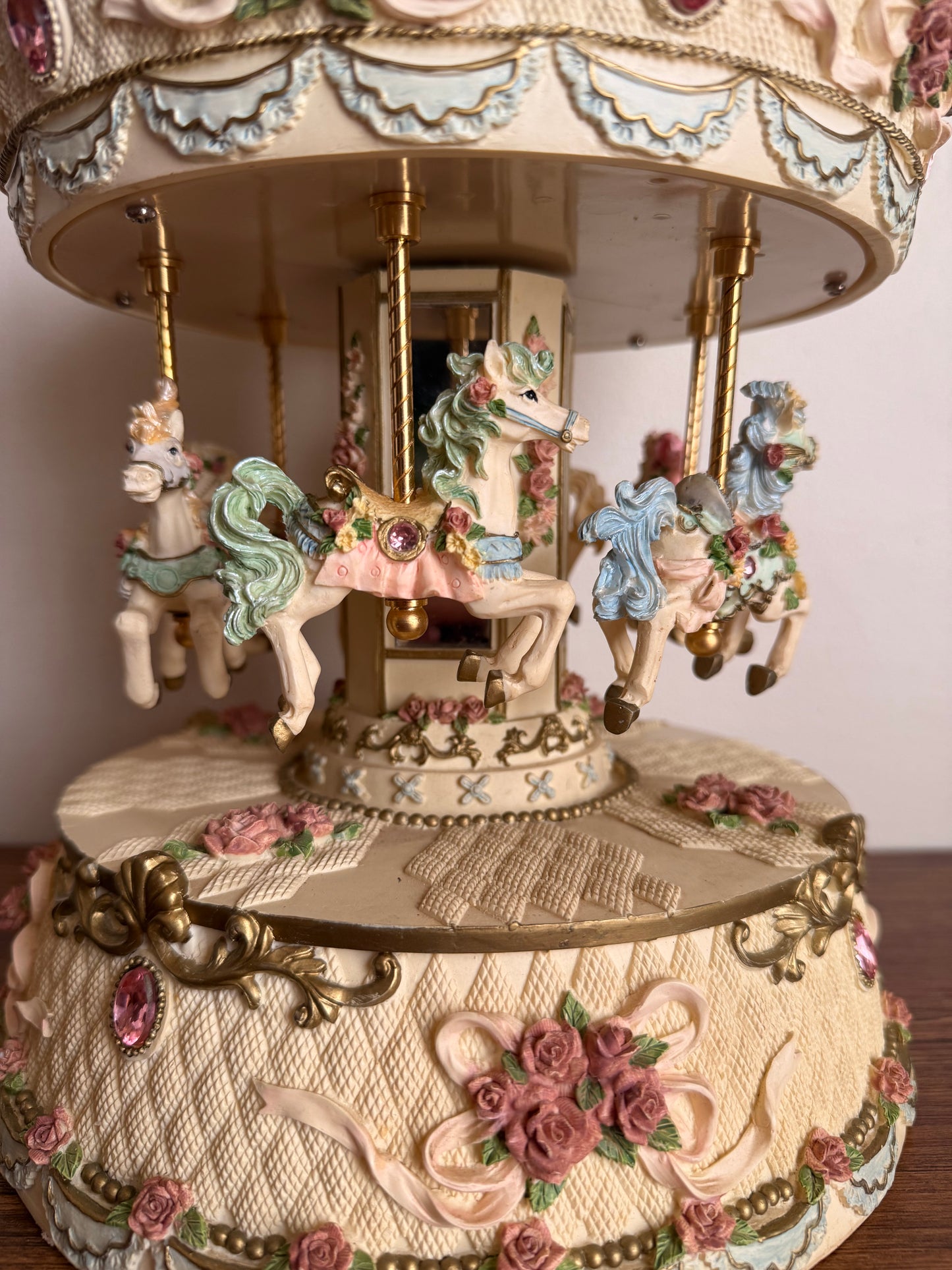 Musical carousel by Heritage House 1999