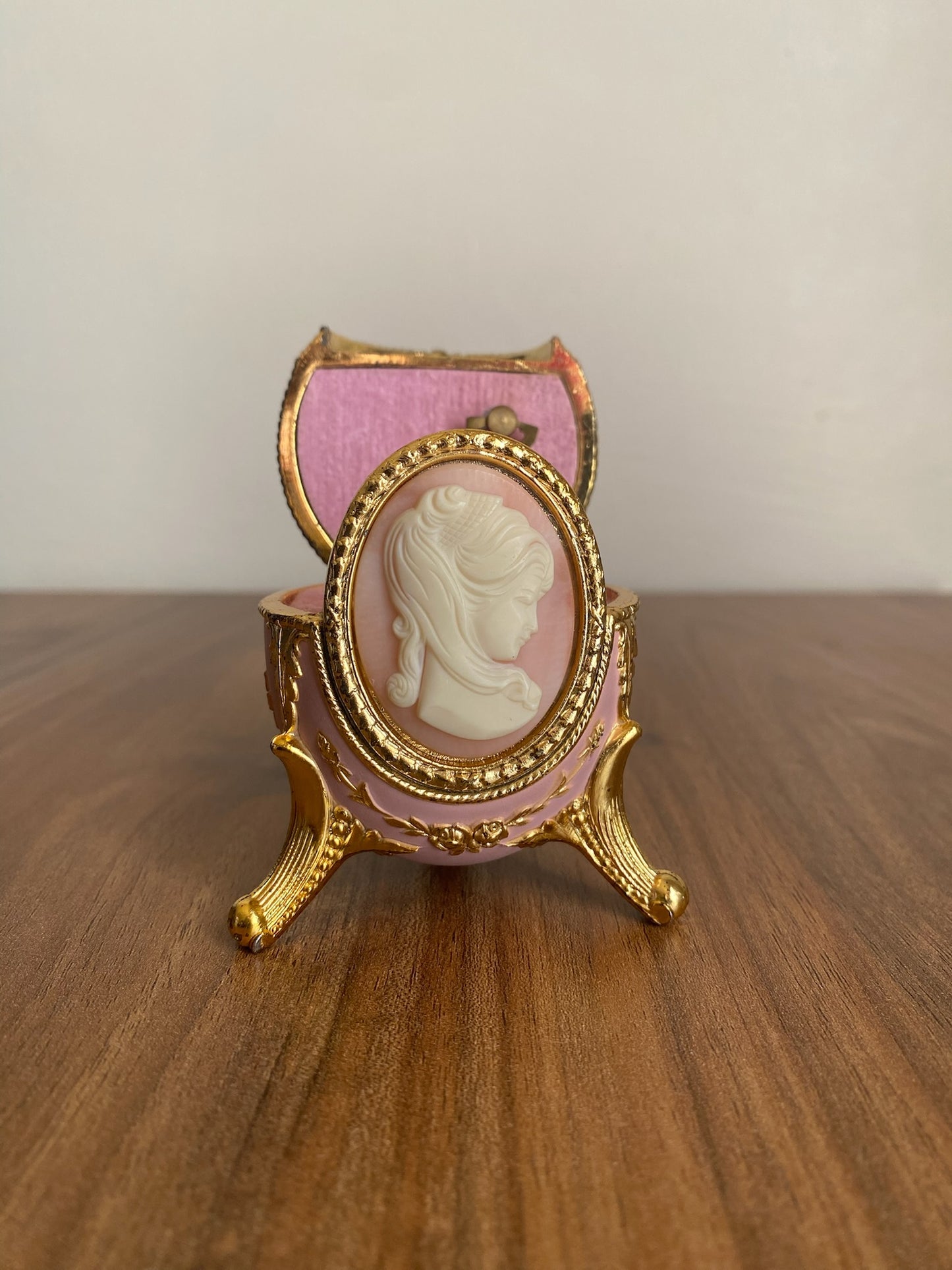 pink Egg trinket music box Made by Sankyo JAPAN 1980S
