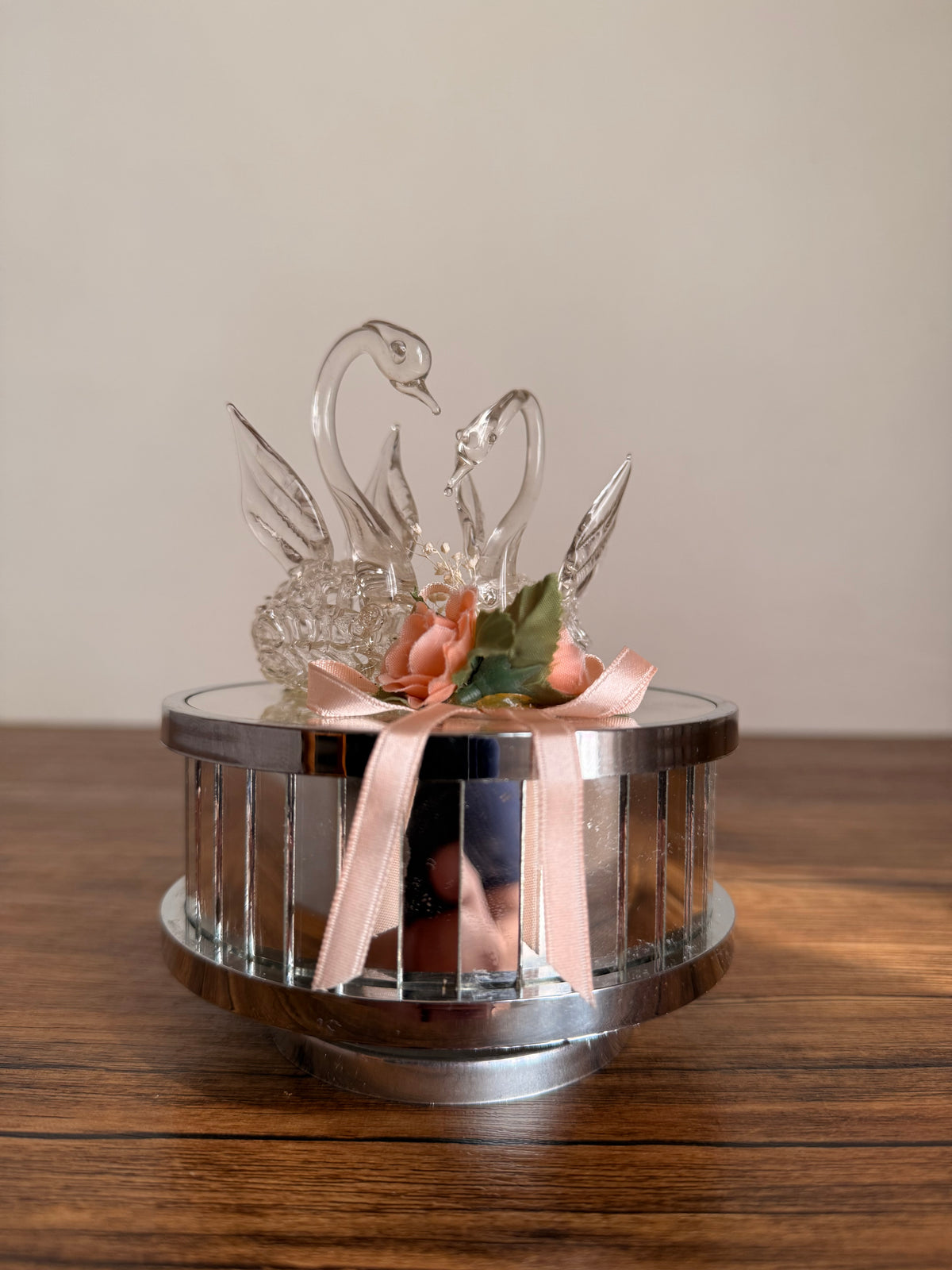 Vintage swan mirror music box