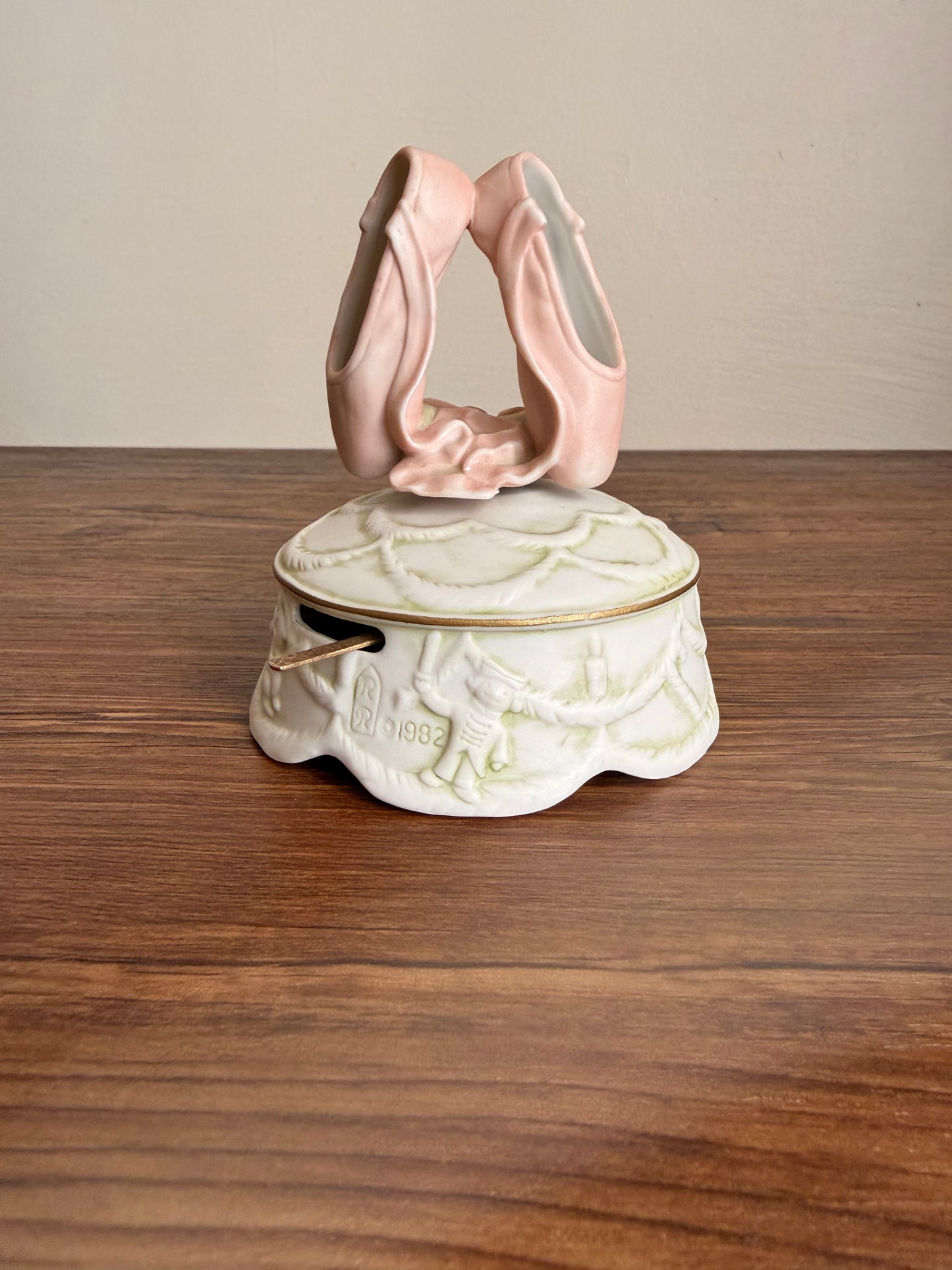 Ballerina music box by RR Roman - Taiwan 1982