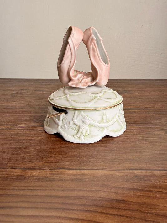 Ballerina music box by RR Roman - Taiwan 1982
