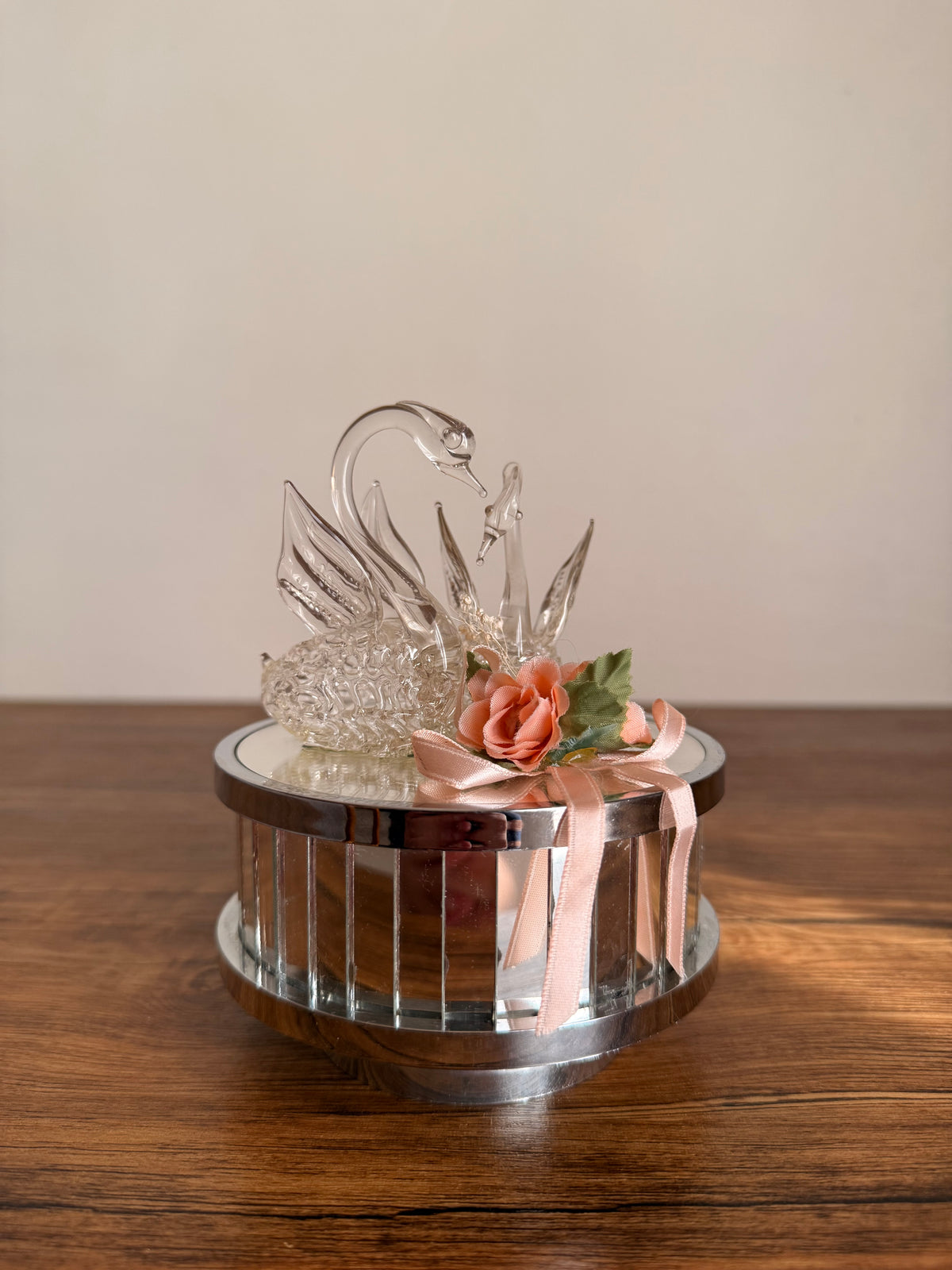 Vintage swan mirror music box
