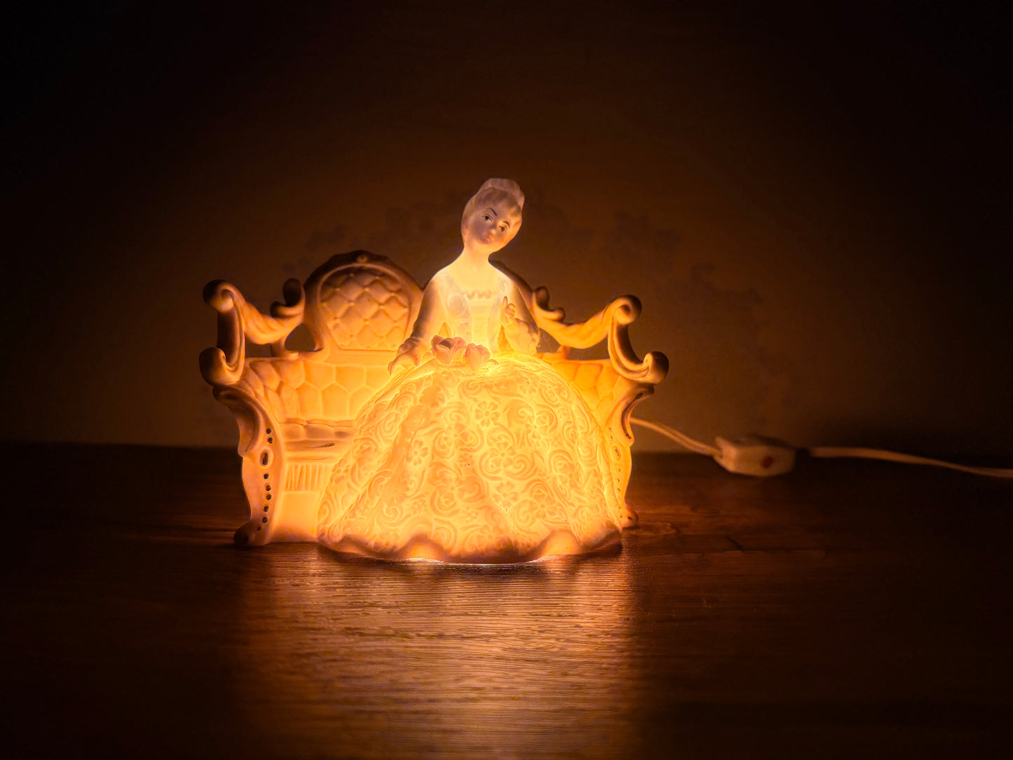 Victorian loveseat lamp light Japan 1960