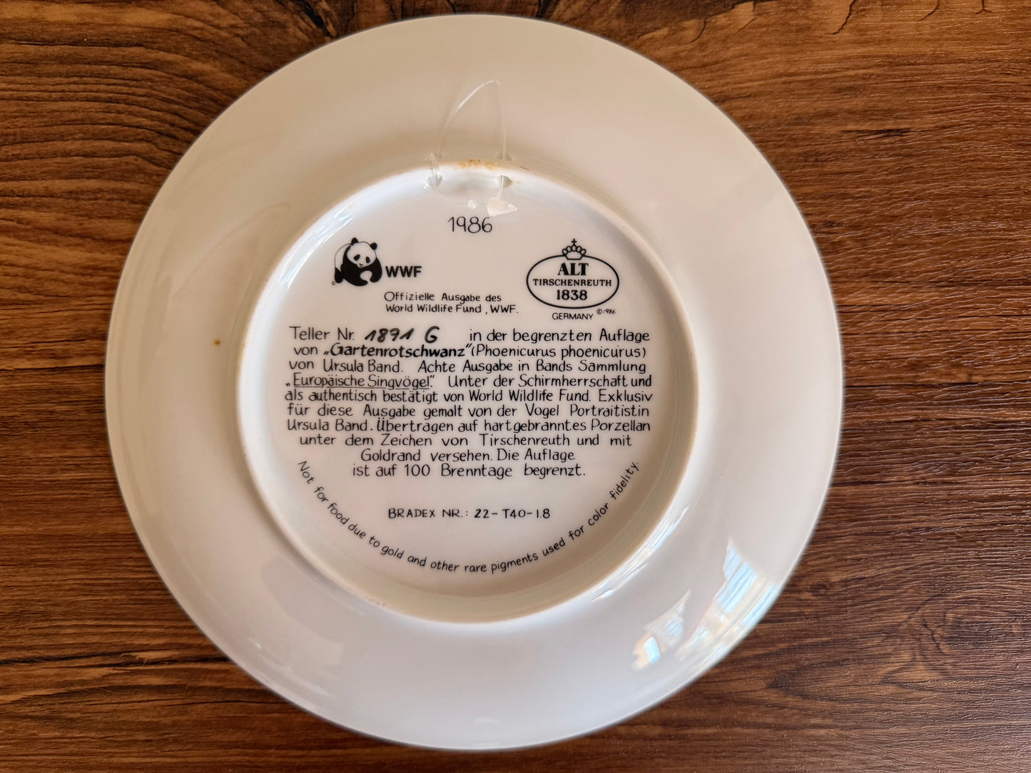 Vintage hang plate paint phoenicurus 

Made by Alt Tirschenreuth
- W.Germany 1986