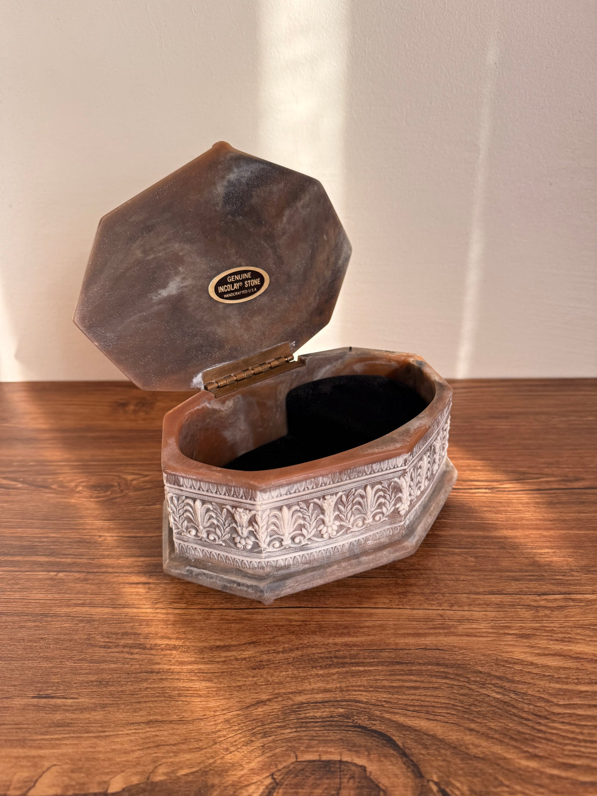 Vintage incloay music box 1977